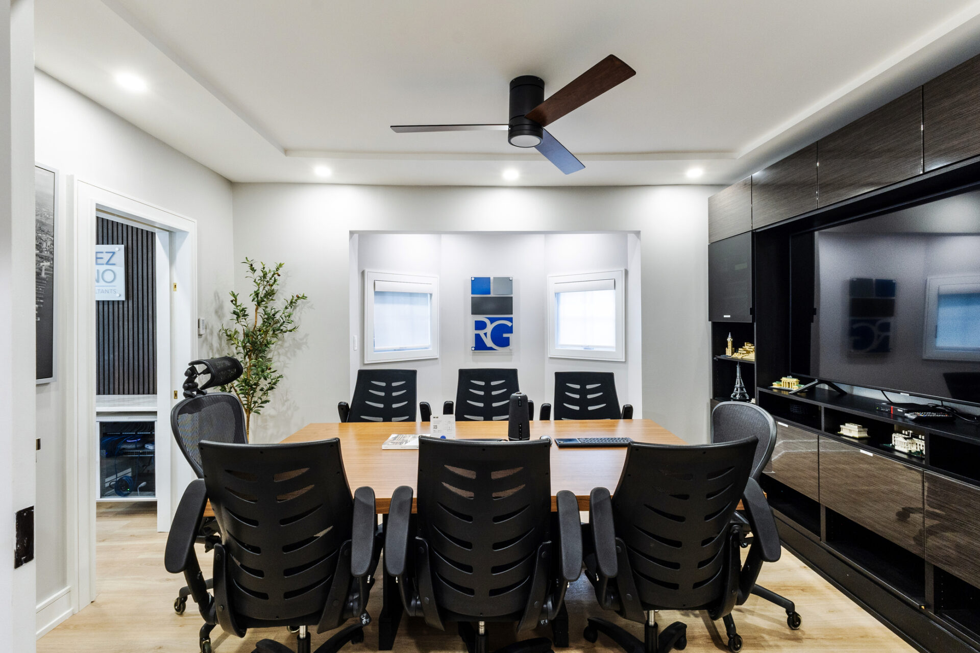 Conference Room BOX 2 (1)